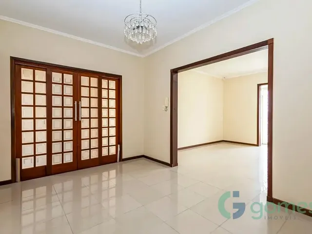 Casa com 465m² 3 quartos e 5 banheiros, à venda ou para alugar, no bairro Água Verde em Curitiba