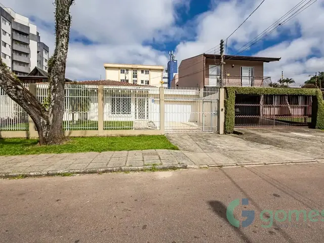 Casa com 465m² 3 quartos e 5 banheiros, à venda ou para alugar, no bairro Água Verde em Curitiba