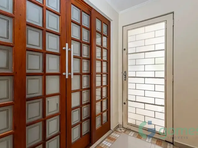 Casa com 465m² 3 quartos e 5 banheiros, à venda ou para alugar, no bairro Água Verde em Curitiba