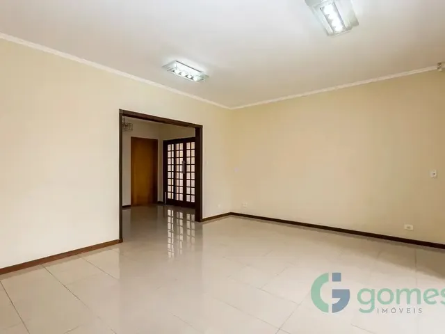 Casa com 465m² 3 quartos e 5 banheiros, à venda ou para alugar, no bairro Água Verde em Curitiba
