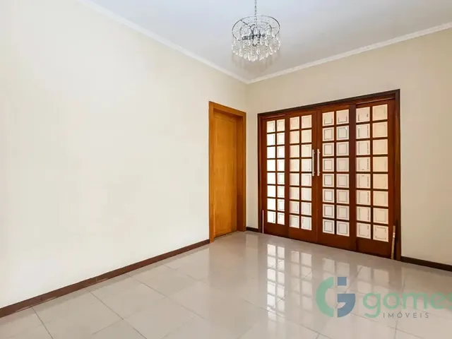 Casa com 465m² 3 quartos e 5 banheiros, à venda ou para alugar, no bairro Água Verde em Curitiba