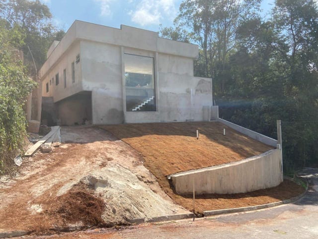 Casa com 1107m² 4 quartos e 5 banheiros, à venda, no bairro Alpes dos Araçás (Jordanésia) em Cajamar