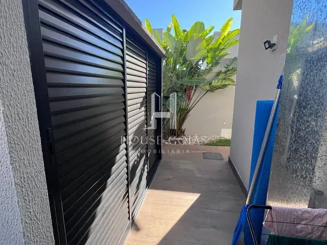 Casa com 300m² 3 quartos e 4 banheiros, à venda, no bairro Parqville Pinheiros em Aparecida de Goiânia