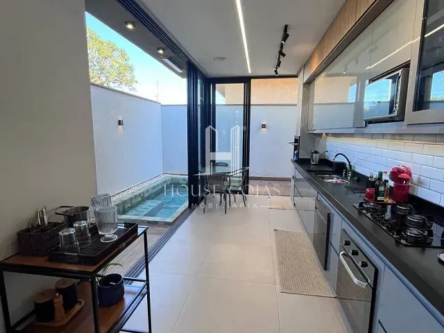 Casa com 300m² 3 quartos e 4 banheiros, à venda, no bairro Parqville Pinheiros em Aparecida de Goiânia
