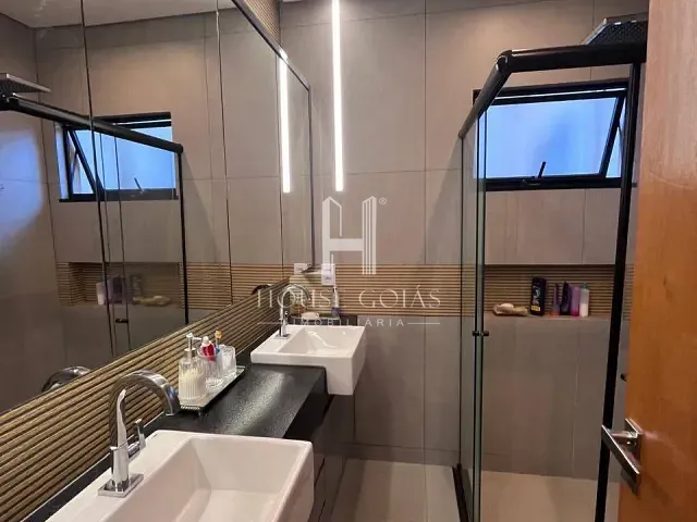 Casa com 300m² 3 quartos e 4 banheiros, à venda, no bairro Parqville Pinheiros em Aparecida de Goiânia