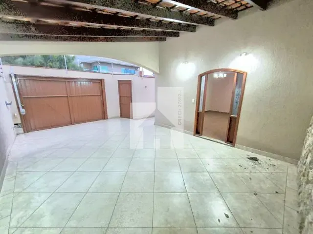 Casa com 250m² 4 quartos e 3 banheiros, para alugar, no bairro Jardim Torres São José em Jundiaí