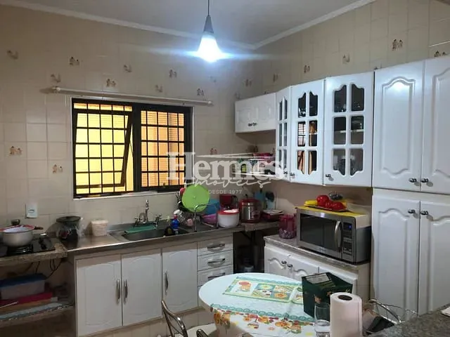 Casa com 500m² 4 quartos e 4 banheiros, à venda, no bairro Vila Bressani em Paulínia