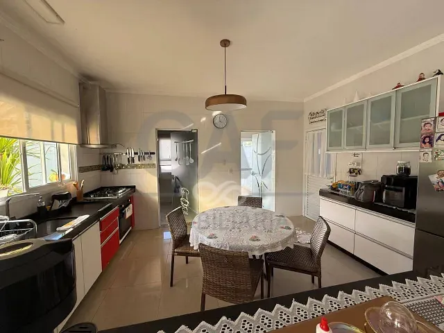 Casa com 406m² 3 quartos e 4 banheiros, à venda, no bairro Parque Residencial Nova Holanda em Holambra