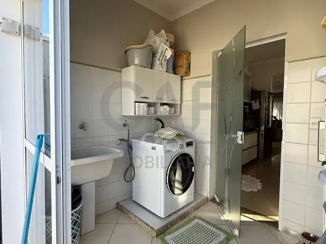 Casa com 406m² 3 quartos e 4 banheiros, à venda, no bairro Parque Residencial Nova Holanda em Holambra