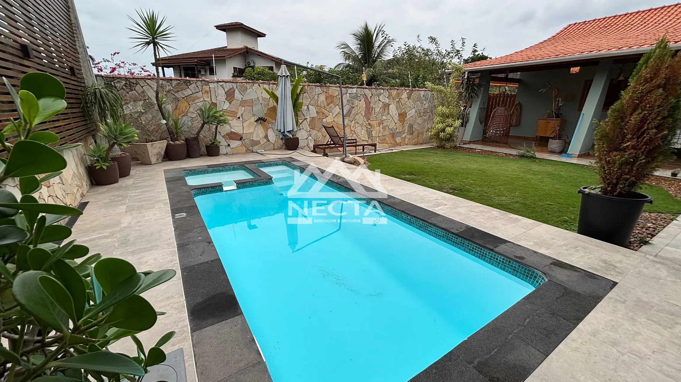 Casa, 4 quartos, 255 m² - Foto 1