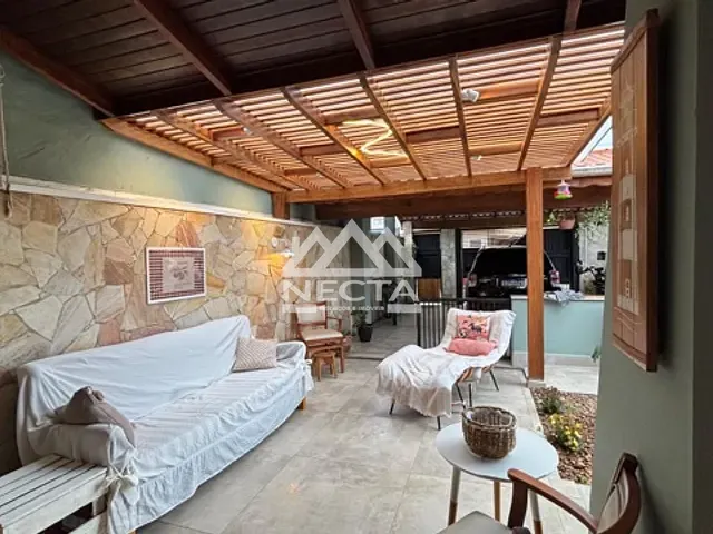 Casa com 450m² 4 quartos e 3 banheiros, à venda, no bairro Sumaré em Caraguatatuba