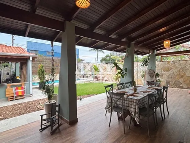 Casa com 450m² 4 quartos e 3 banheiros, à venda, no bairro Sumaré em Caraguatatuba