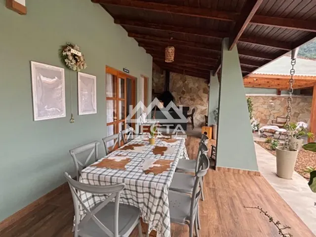 Casa com 450m² 4 quartos e 3 banheiros, à venda, no bairro Sumaré em Caraguatatuba