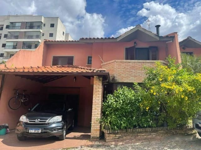 Casa com 232m² 3 quartos e 4 banheiros, à venda, no bairro Granja Viana em Cotia