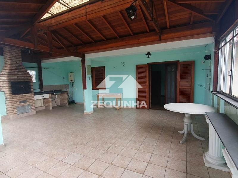 Casa, 3 quartos, 245 m² - Foto 1