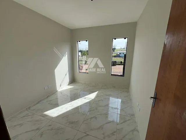 Casa 2 quartos e 1 banheiro, à venda, no bairro Cará-Cará em Ponta Grossa