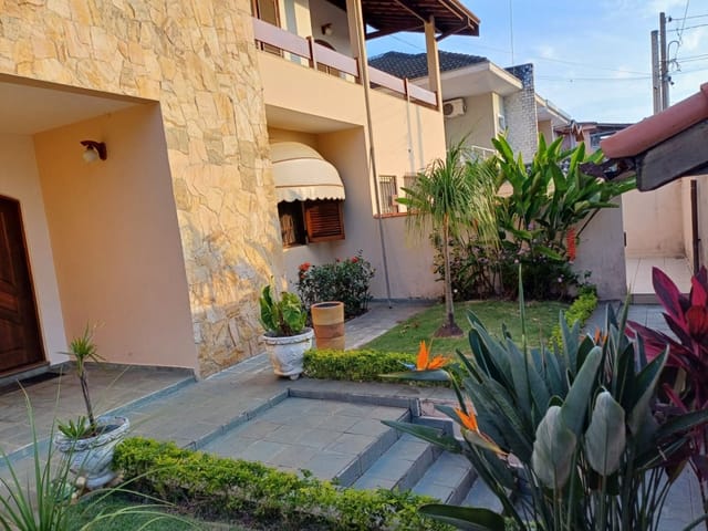 Casa com 500m² 3 quartos e 2 banheiros, à venda, no bairro Jardim das Indústrias em São José dos Campos