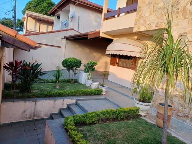 Casa com 500m² 3 quartos e 2 banheiros, à venda, no bairro Jardim das Indústrias em São José dos Campos