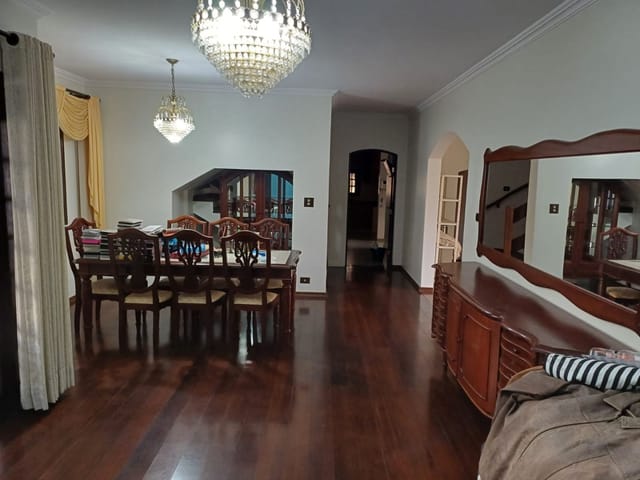 Casa com 500m² 3 quartos e 2 banheiros, à venda, no bairro Jardim das Indústrias em São José dos Campos
