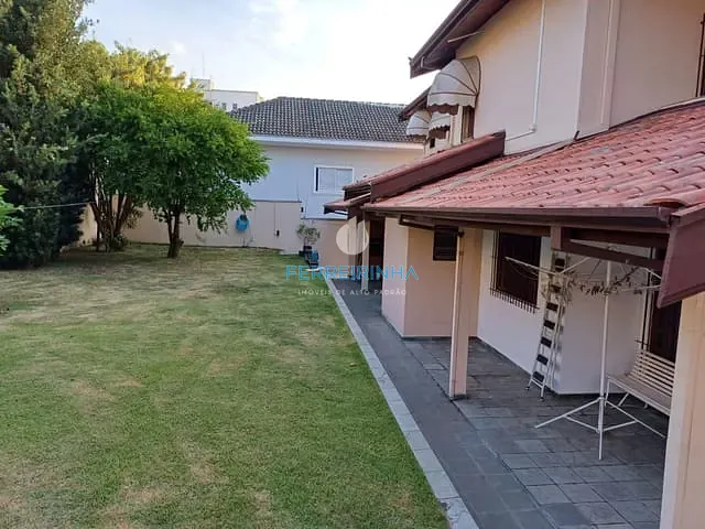 Casa com 500m² 3 quartos e 2 banheiros, à venda, no bairro Jardim das Indústrias em São José dos Campos