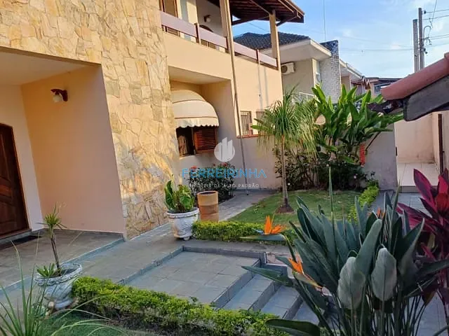 Casa com 500m² 3 quartos e 2 banheiros, à venda, no bairro Jardim das Indústrias em São José dos Campos