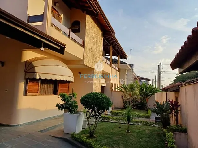 Casa com 500m² 3 quartos e 2 banheiros, à venda, no bairro Jardim das Indústrias em São José dos Campos