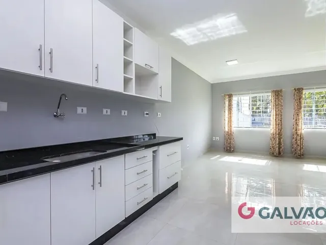 Casa 3 quartos e 1 banheiro, para alugar, no bairro Santa Felicidade em Curitiba