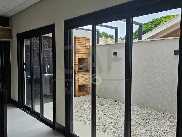 Casa 3 quartos e 3 banheiros, para alugar, no bairro Centro em Holambra