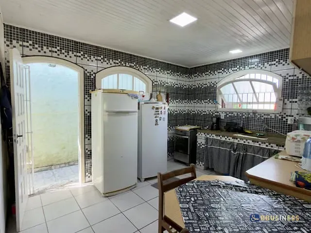 Casa 5 quartos e 3 banheiros, à venda, no bairro Indaiá em Bertioga