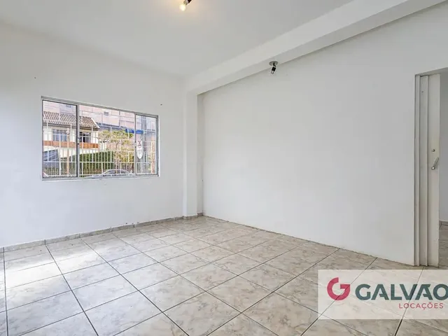 Casa 3 quartos e 2 banheiros, para alugar, no bairro Santa Quitéria em Curitiba