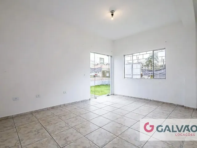Casa 3 quartos e 2 banheiros, para alugar, no bairro Santa Quitéria em Curitiba