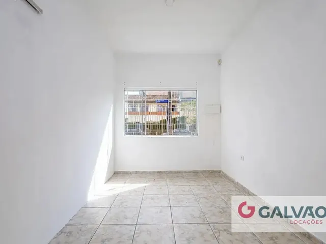 Casa 3 quartos e 2 banheiros, para alugar, no bairro Santa Quitéria em Curitiba