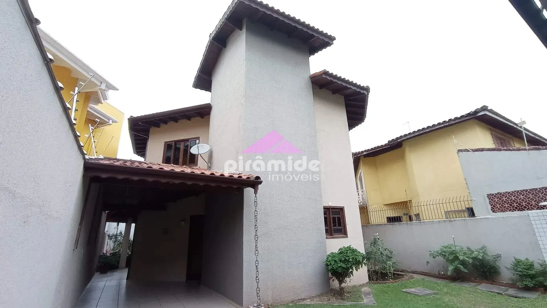 Casa, 4 quartos, 203 m² - Foto 1