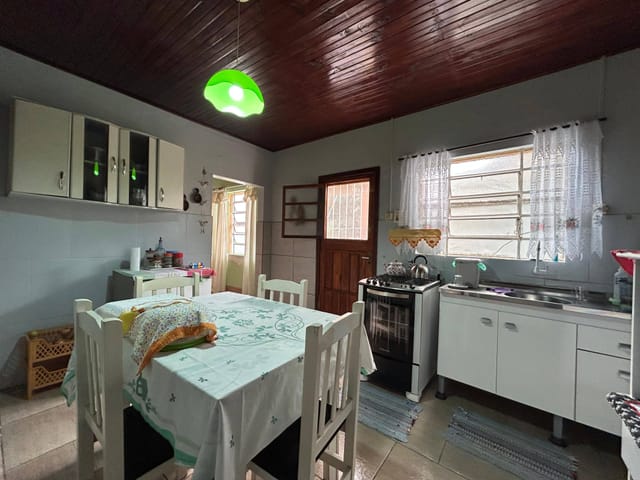 Casa com 980m² 3 quartos e 2 banheiros, à venda, no bairro Areal em Pelotas