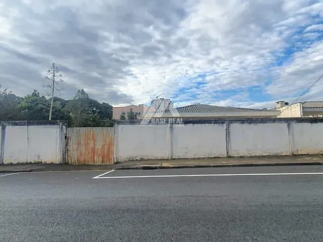 Casa 3 quartos e 6 banheiros, à venda, no bairro Orfãs em Ponta Grossa