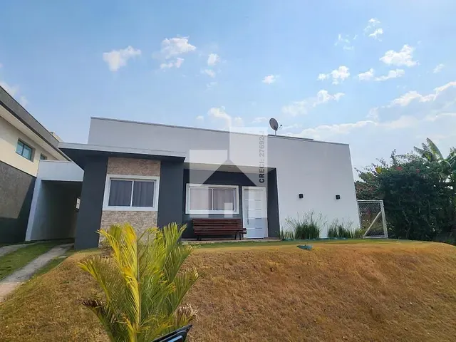 Casa com 525m² 4 quartos e 2 banheiros, à venda, no bairro Loteamento Lagos de Jarinu em Jarinu