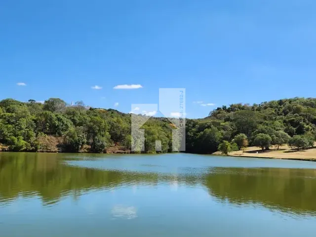 Casa com 525m² 4 quartos e 2 banheiros, à venda, no bairro Loteamento Lagos de Jarinu em Jarinu