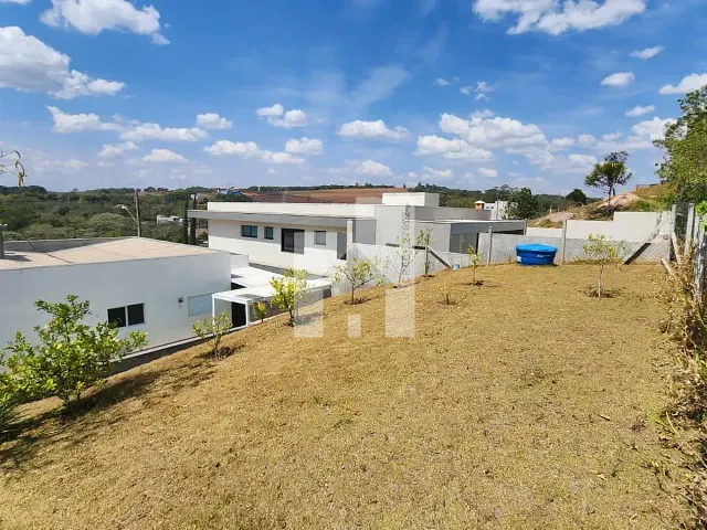 Casa com 525m² 4 quartos e 2 banheiros, à venda, no bairro Loteamento Lagos de Jarinu em Jarinu