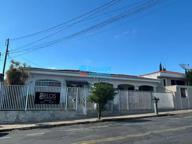 Casa 2 quartos e 2 banheiros, à venda, no bairro Centro em Guaxupé