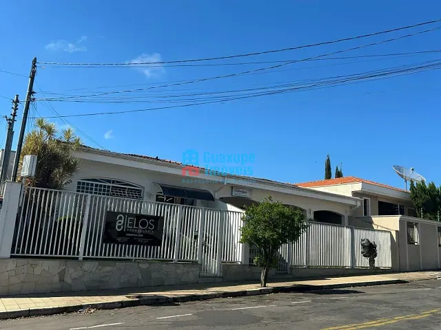 Casa 2 quartos e 2 banheiros, à venda, no bairro Centro em Guaxupé