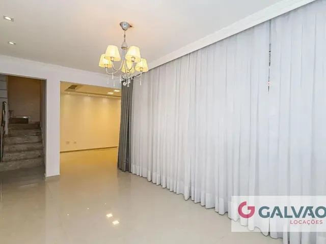 Casa 3 quartos e 1 banheiro, para alugar, no bairro Pilarzinho em Curitiba