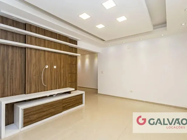 Casa 3 quartos e 1 banheiro, para alugar, no bairro Pilarzinho em Curitiba