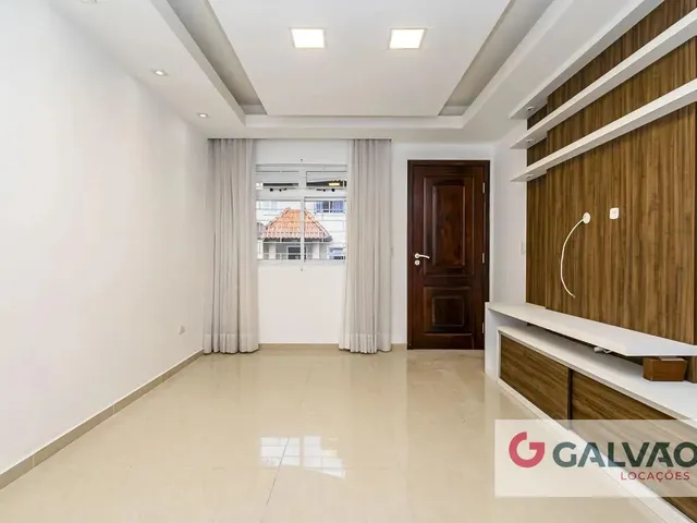 Casa 3 quartos e 1 banheiro, para alugar, no bairro Pilarzinho em Curitiba