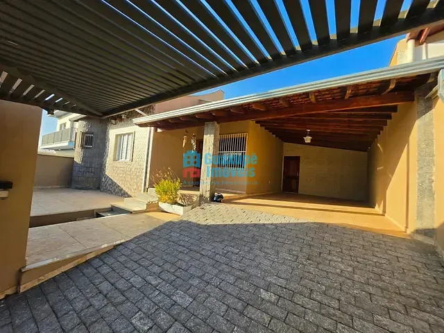 Casa com 312m² 3 quartos e 3 banheiros, à venda, no bairro Residencial Bougaville em Guaxupé