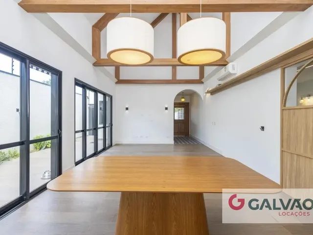 Casa 3 quartos e 2 banheiros, para alugar, no bairro Boa Vista em Curitiba