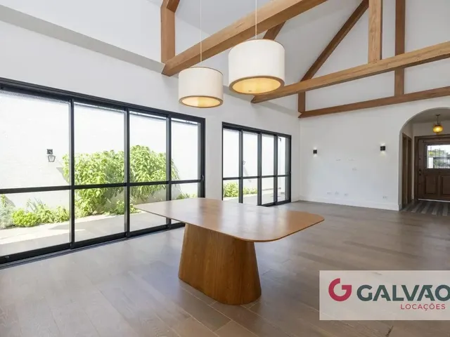 Casa 3 quartos e 2 banheiros, para alugar, no bairro Boa Vista em Curitiba