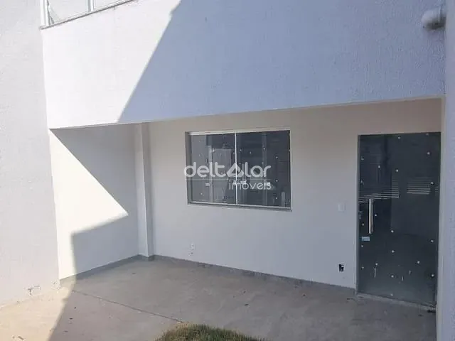 Casa com 65m² 2 quartos e 2 banheiros, à venda, no bairro Céu Azul em Belo Horizonte