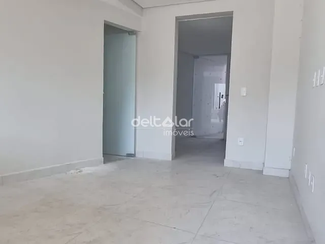 Casa com 65m² 2 quartos e 2 banheiros, à venda, no bairro Céu Azul em Belo Horizonte