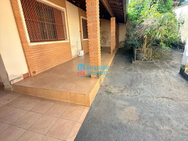 Casa 3 quartos e 2 banheiros, à venda, no bairro Catetos em Guaxupé