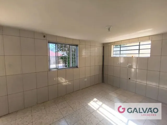 Casa 1 quarto e 1 banheiro, para alugar, no bairro Pilarzinho em Curitiba